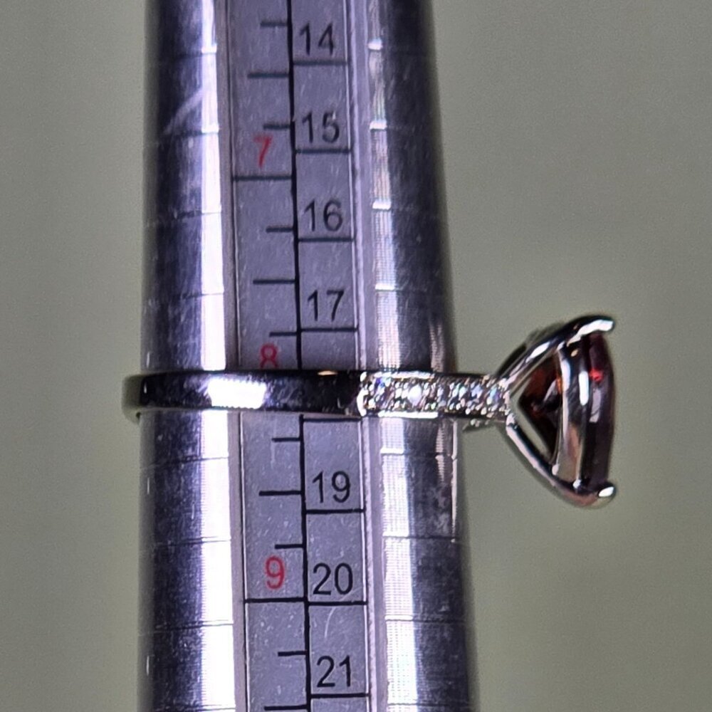 Heart-Shaped Red Solitaire Ring With Accented Band Size‎ 8 (NWOT) - Picture 6 of 6